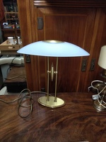 Tischlampe goldfarben mit Glasschirm
