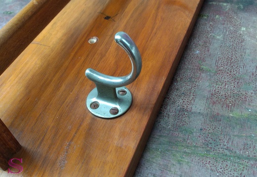 Holzgarderobe mit Ablage